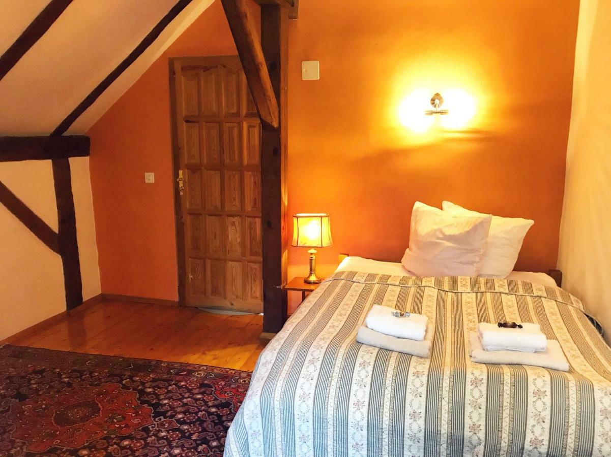 ดวอเร็ก อาดัมสกี Bed & Breakfast วาลบ์จิก ภายนอก รูปภาพ